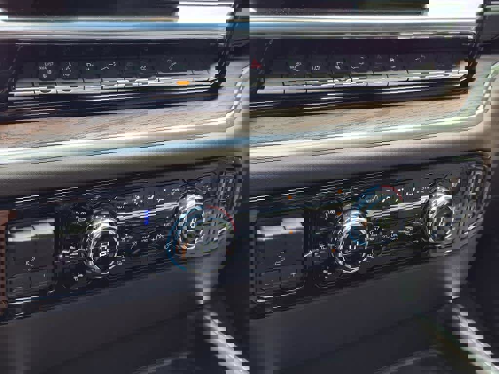 New 2025 GMC Sierra 2500 SLT w/ Texas SLT Premium Package image 7