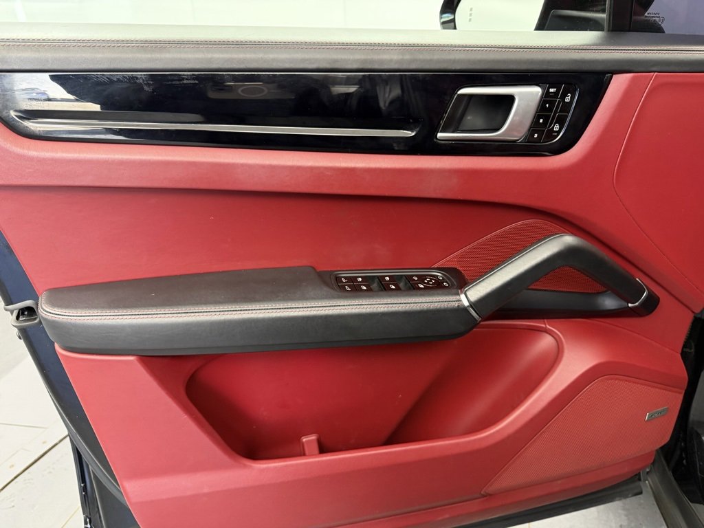 Used 2019 Porsche Cayenne S image 25