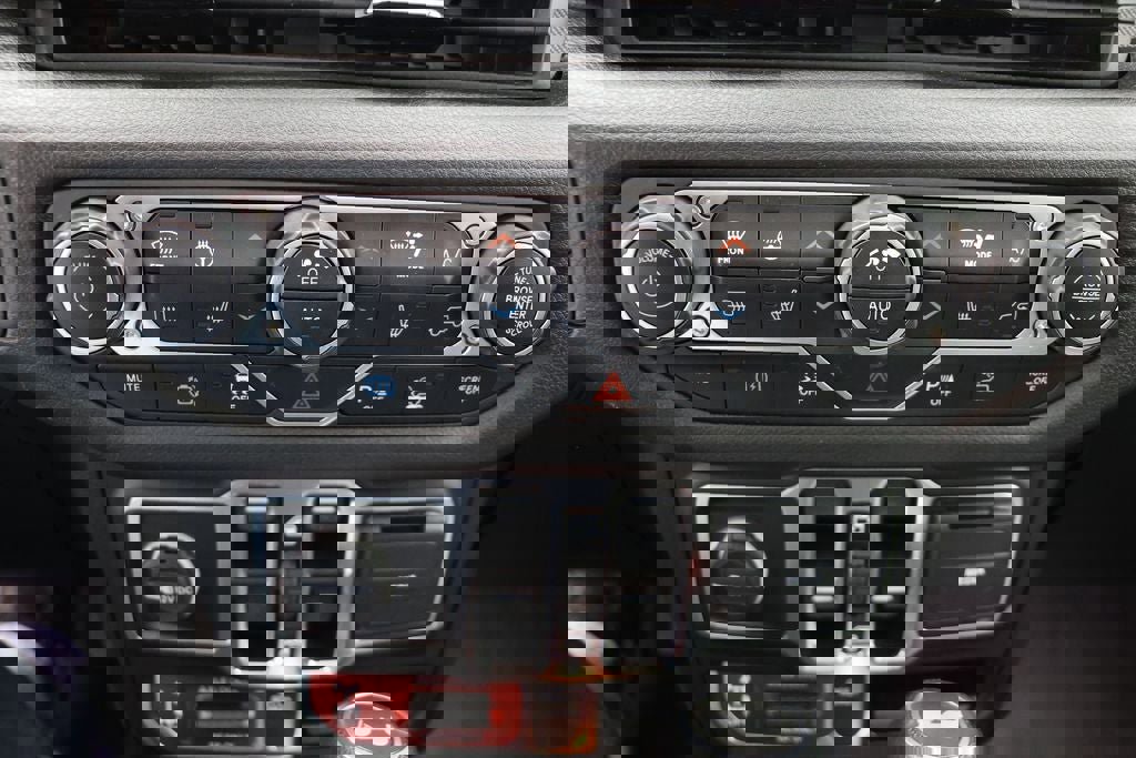 Used 2024 Jeep Wrangler Unlimited image 23