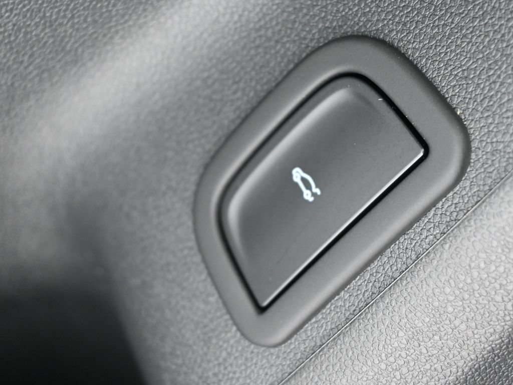 New 2026 Chevrolet Traverse LT w/ Sun and Wheel Package FWD image 31