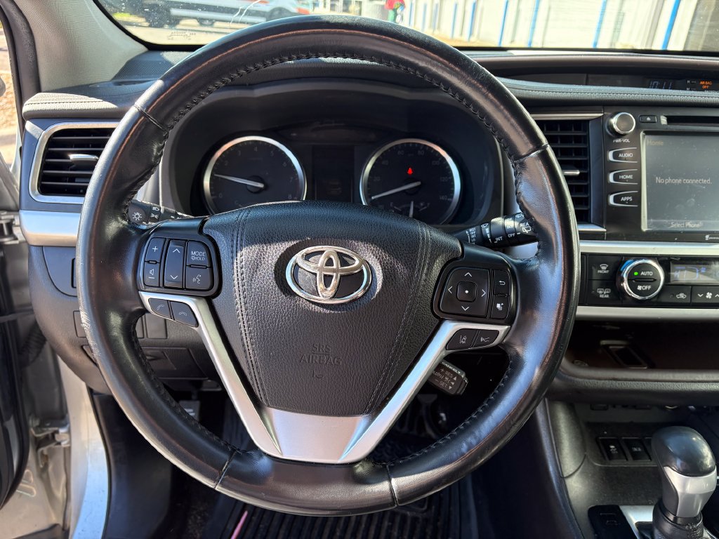 Used 2019 Toyota Highlander XLE FWD image 21