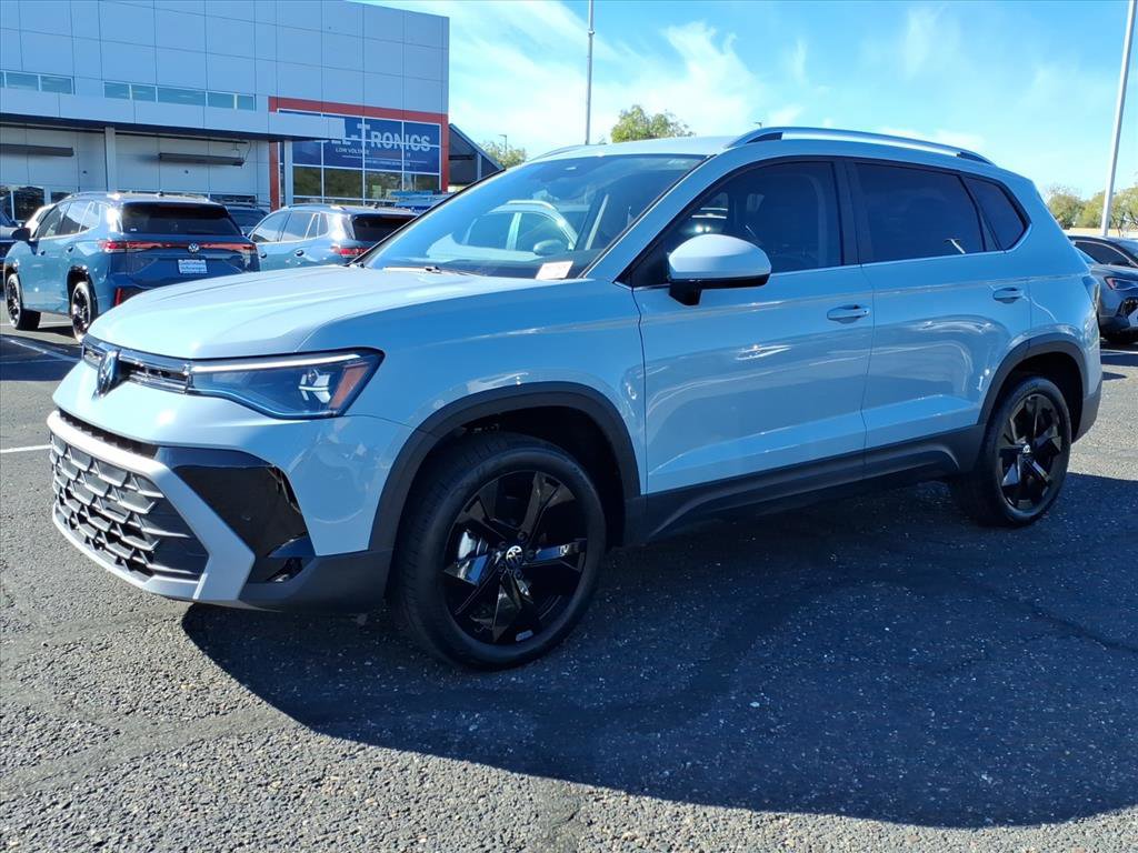 New 2026 Volkswagen Taos SE image 3