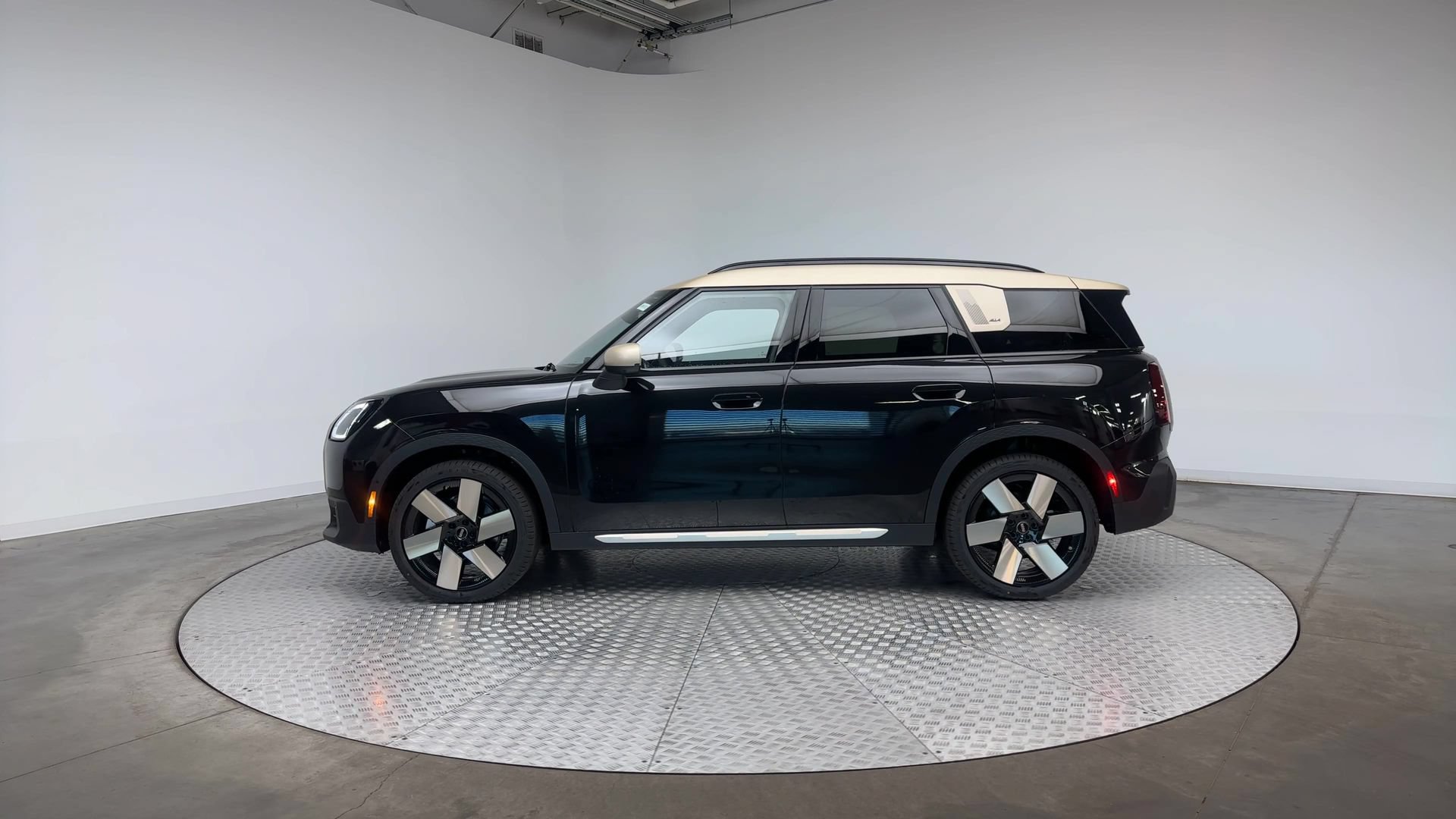 Certified 2026 MINI Cooper Countryman S w/ Comfort Package Max AWD/4WD image 8