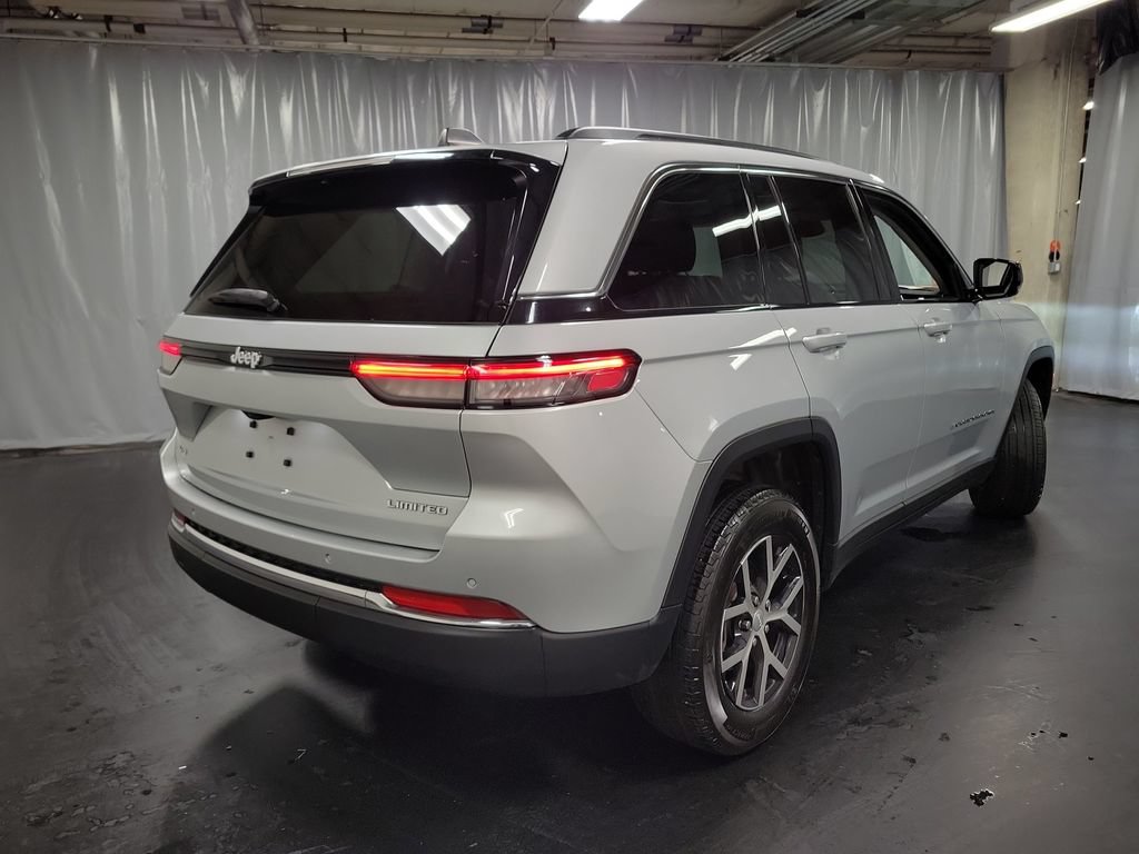 Used 2023 Jeep Grand Cherokee Limited AWD/4WD image 8