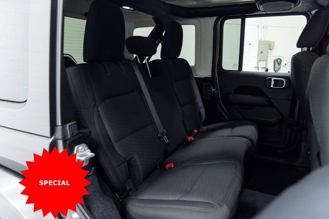 Used 2019 Jeep Wrangler Unlimited Sahara image 23