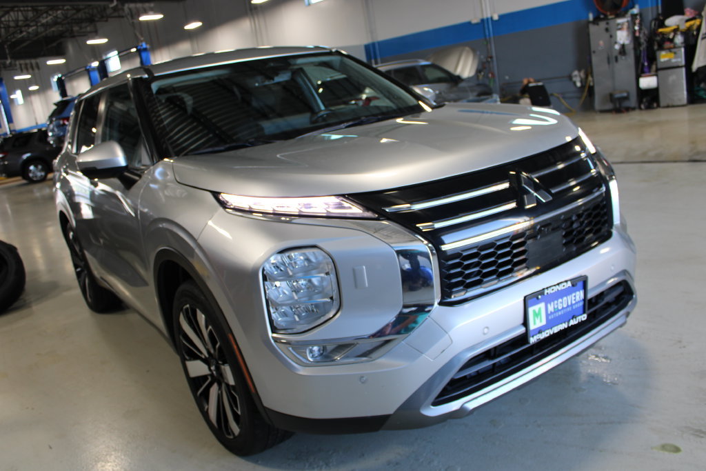 Used 2025 Mitsubishi Outlander SE AWD/4WD image 3