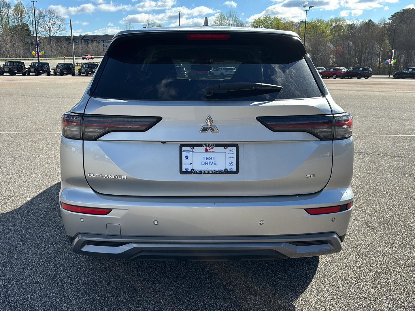 Used 2025 Mitsubishi Outlander SE image 4