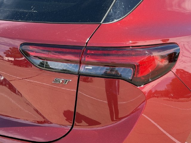 Used 2021 Buick Envision Essence w/ Sport Touring Package FWD image 7