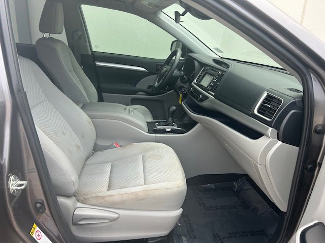 Used 2019 Toyota Highlander LE FWD image 14