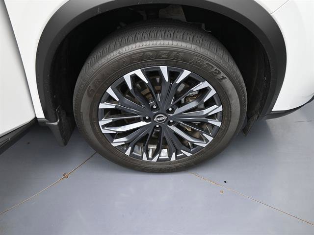 Used 2025 Nissan Rogue SL w/ Tech Package AWD/4WD image 25