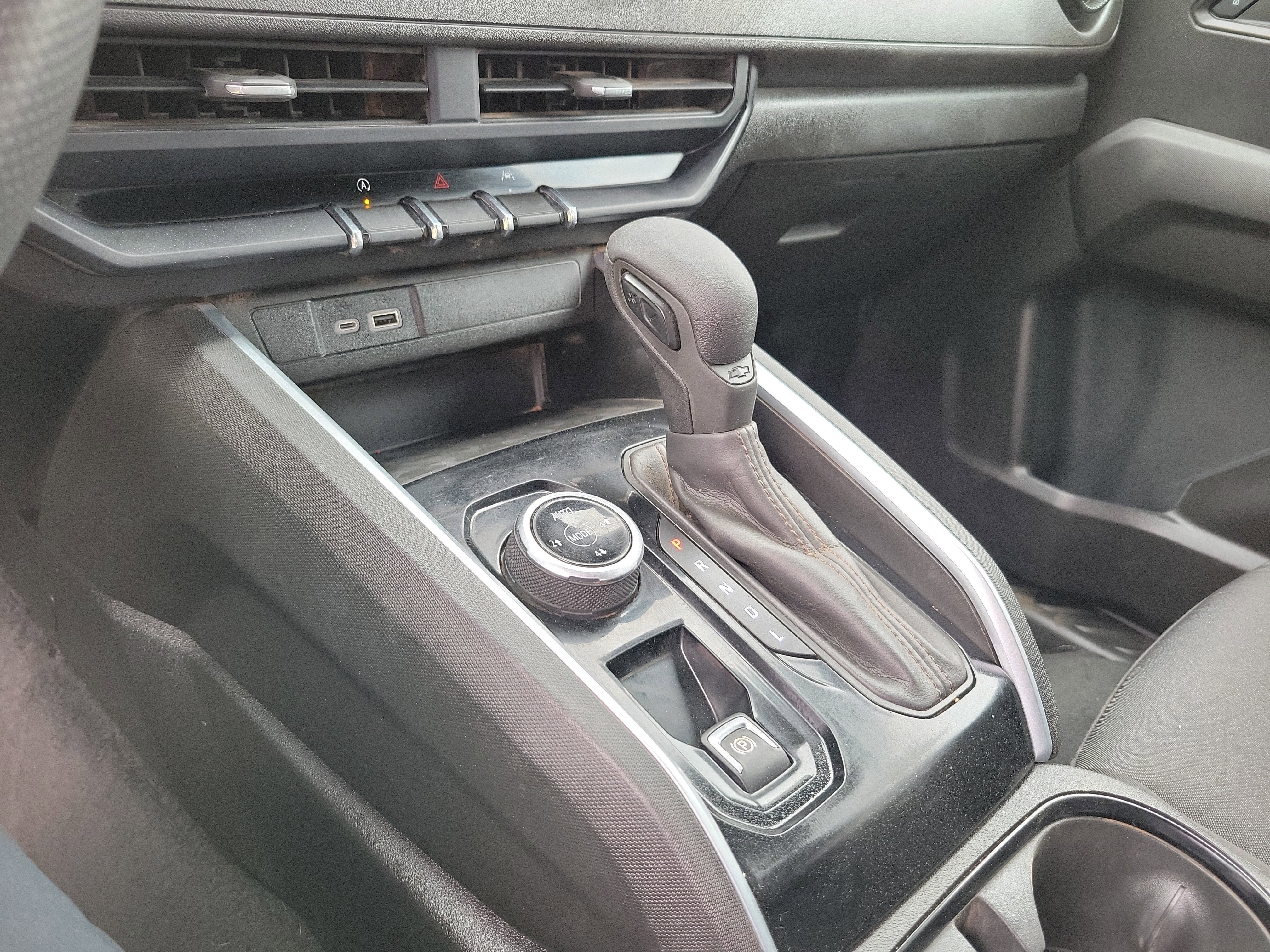 Used 2023 Chevrolet Colorado Trail Boss image 12