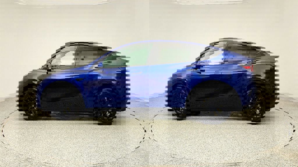 Used 2023 Tesla Model Y AWD image 8