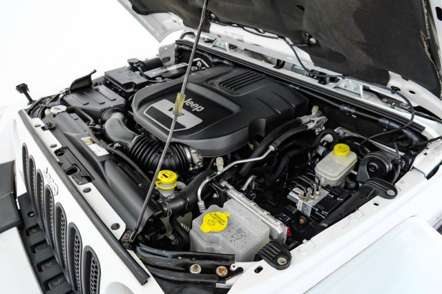 Used 2015 Jeep Wrangler Unlimited Sahara w/ Connectivity Group image 44