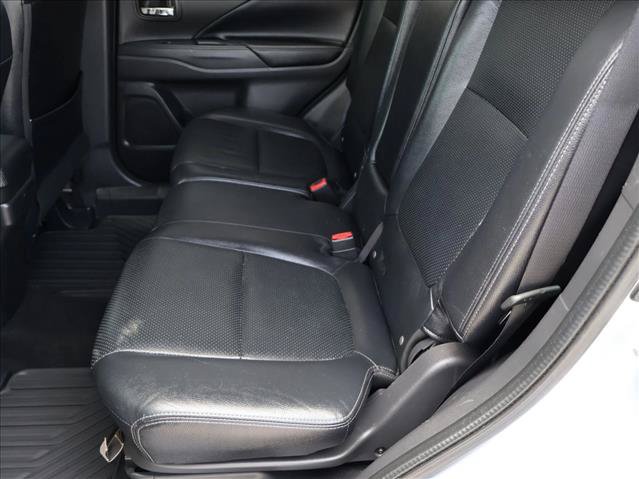 Used 2016 Mitsubishi Outlander SE AWD/4WD image 19