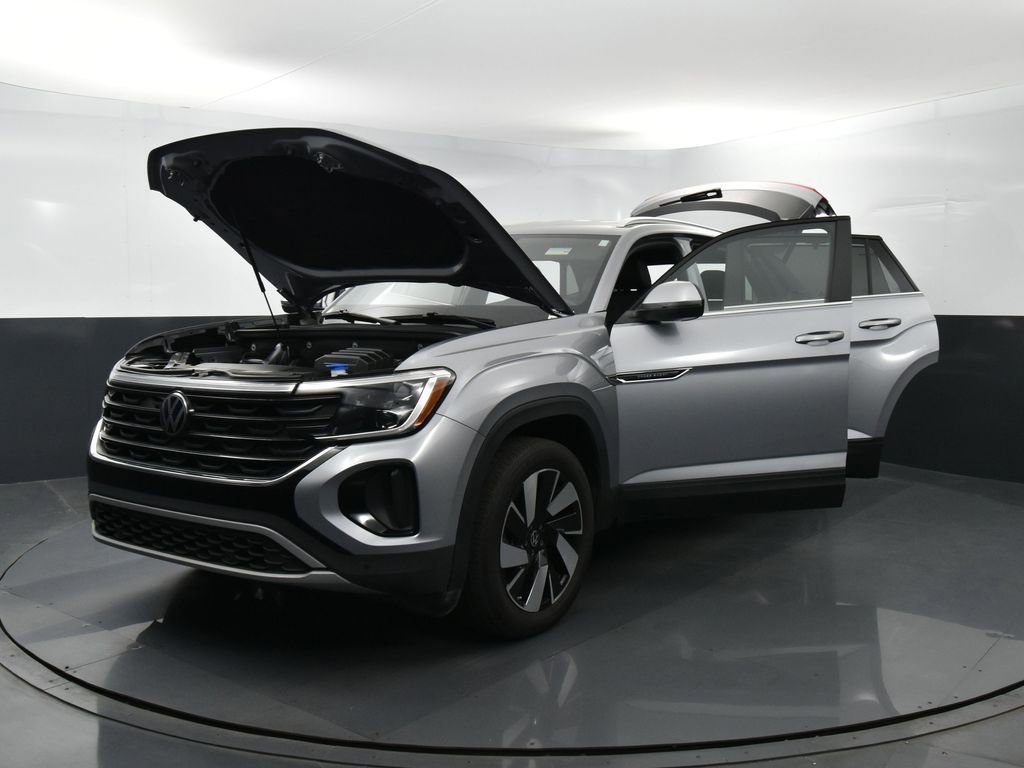 Used 2024 Volkswagen Atlas Cross Sport SE image 42