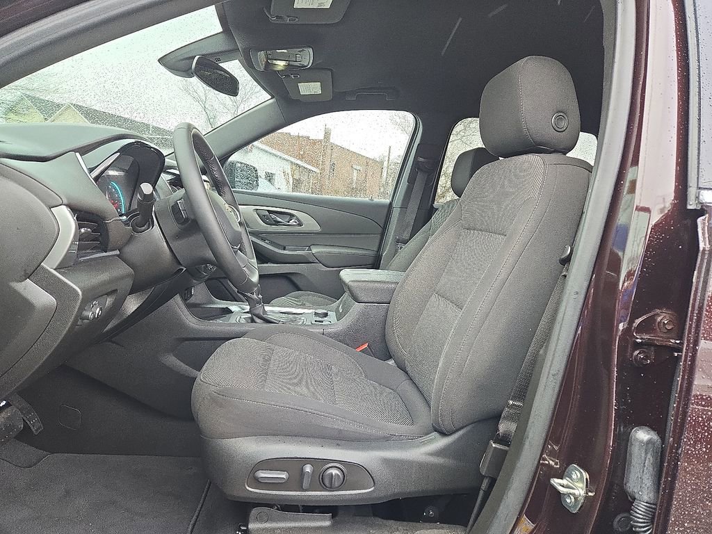 Used 2023 Chevrolet Traverse LT image 19