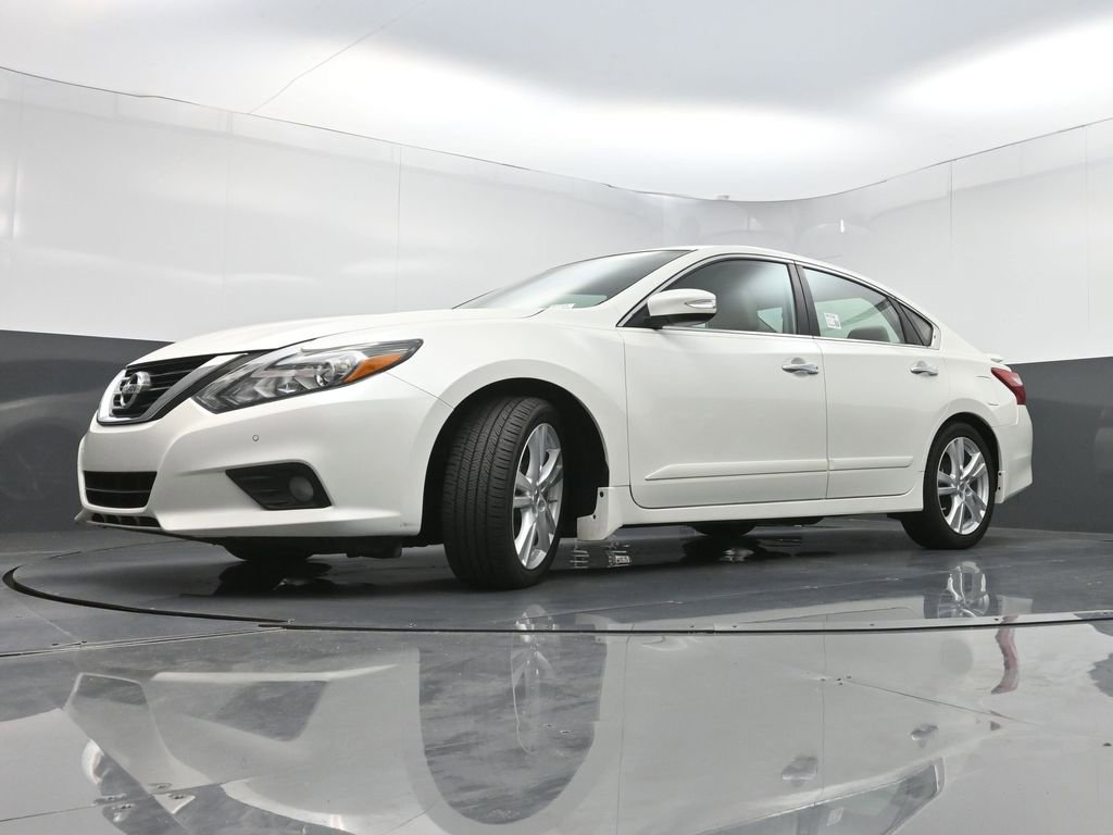 Used 2017 Nissan Altima 3.5 SL w/ 3.5SL Technology Package FWD image 24