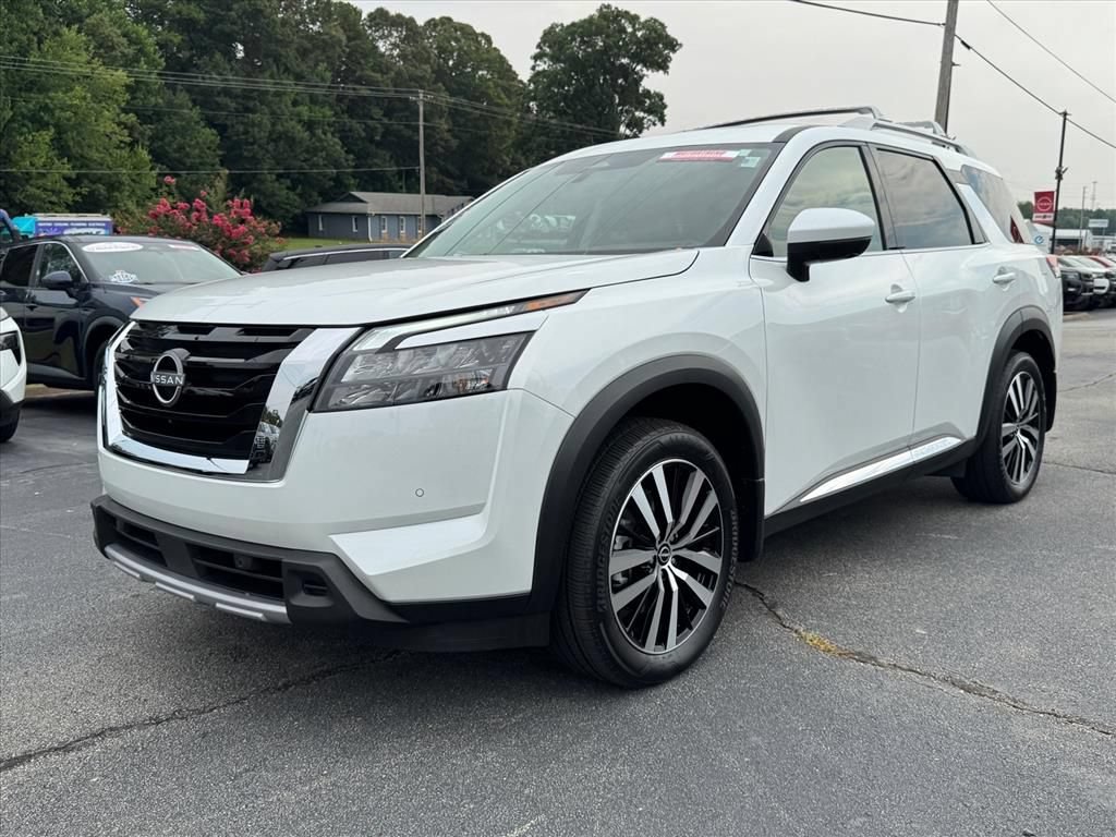 Certified 2025 Nissan Pathfinder Platinum w/ Cargo Package FWD image 7