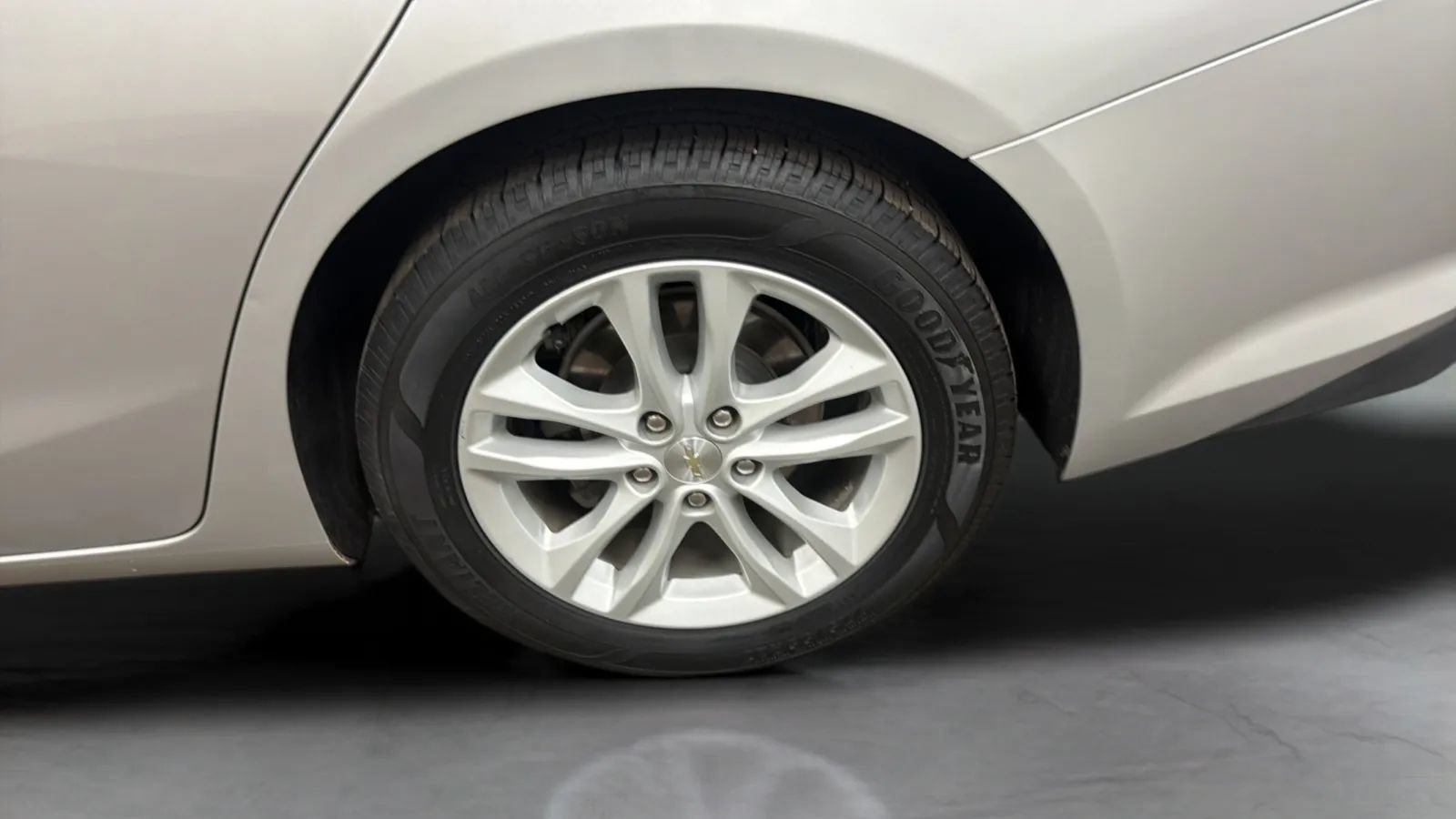Used 2017 Chevrolet Malibu LT FWD image 28
