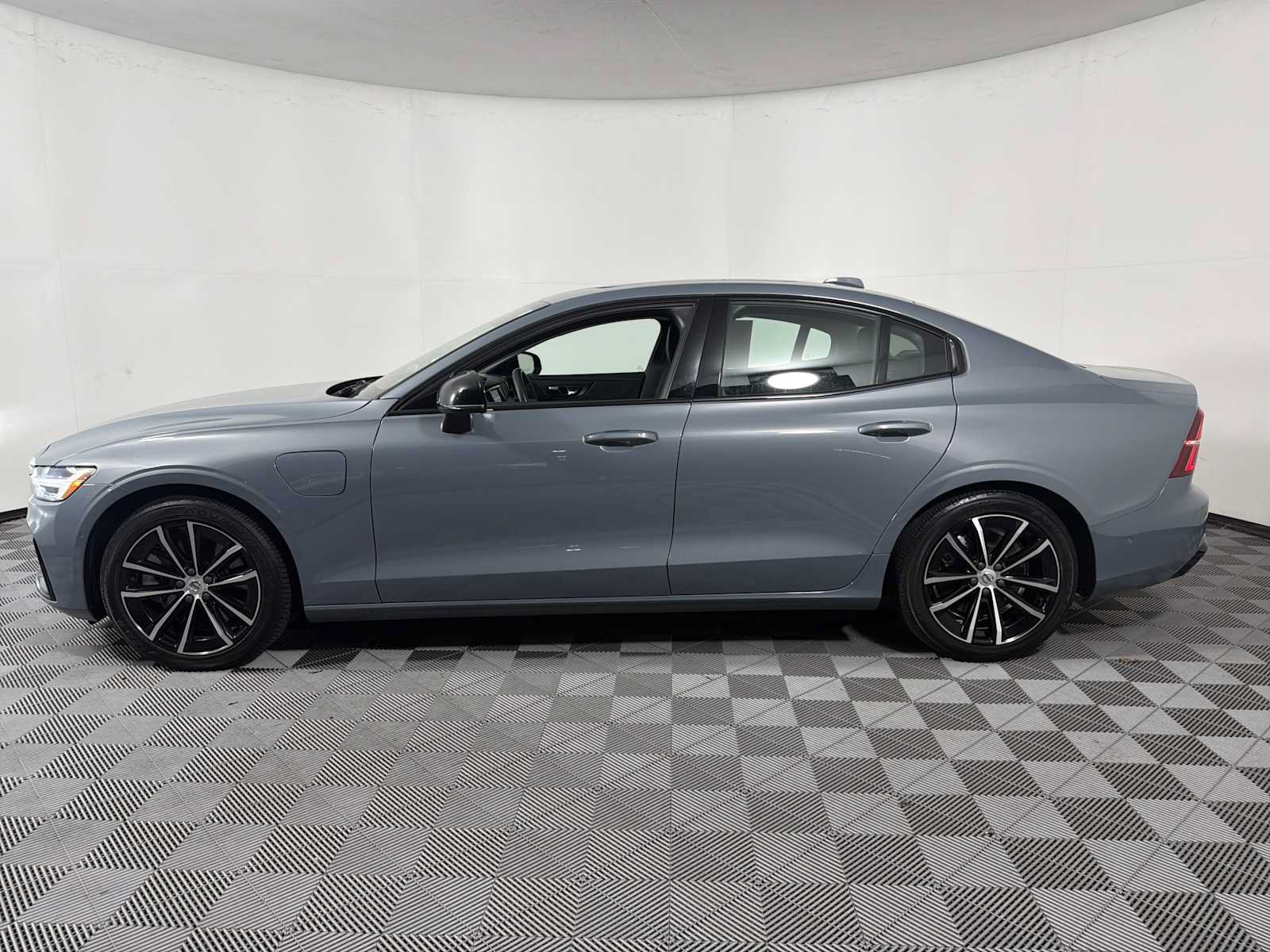 Used 2023 Volvo S60 T8 Plus AWD/4WD image 7