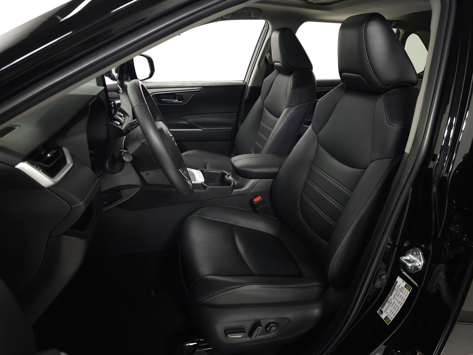 Used 2023 Toyota RAV4 XLE Premium image 18