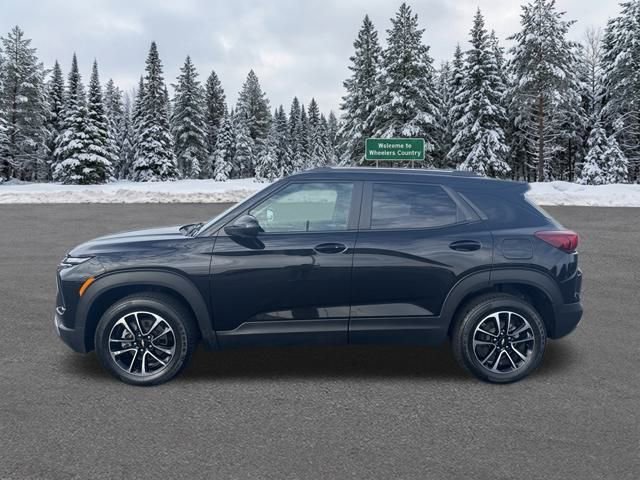 Used 2024 Chevrolet TrailBlazer LT image 2