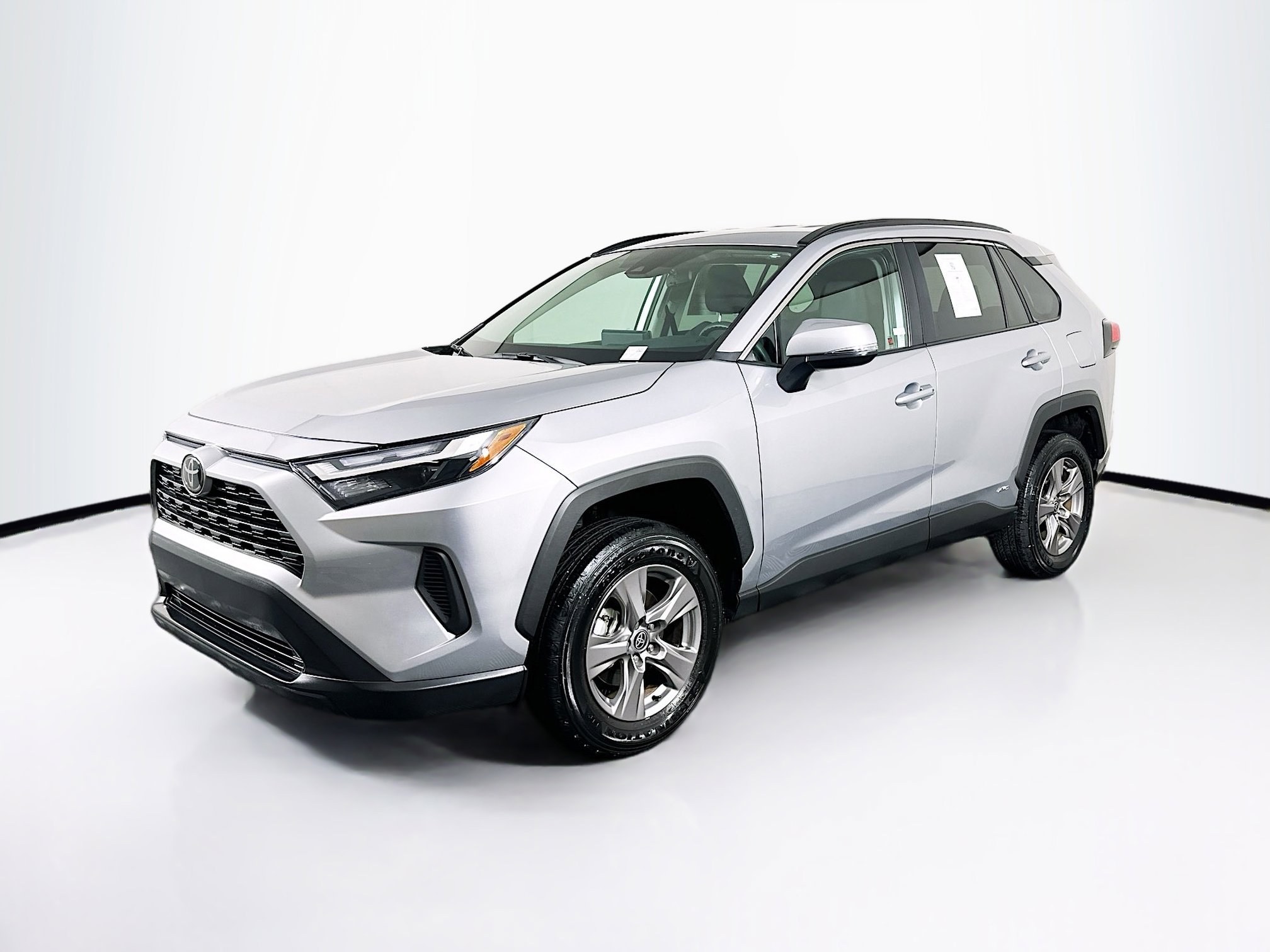 Used 2025 Toyota RAV4 XLE image 3
