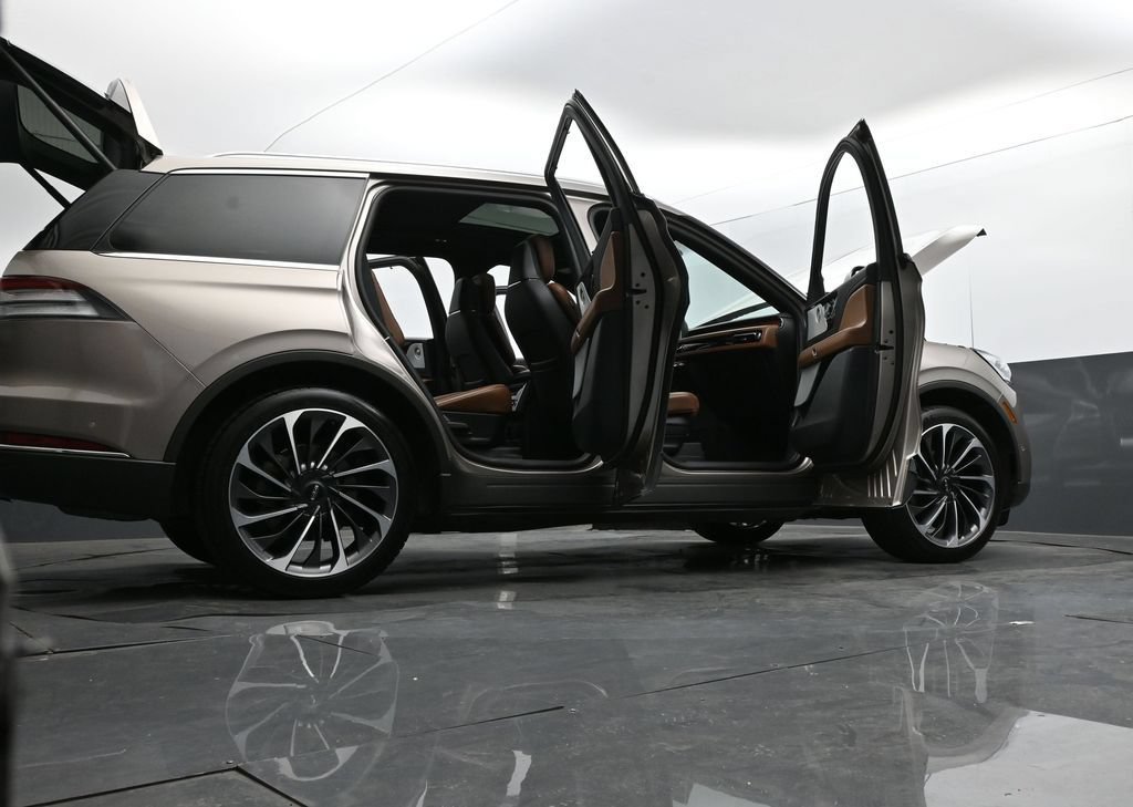 Used 2020 Lincoln Aviator Reserve w/ Equipment Group 202A AWD/4WD image 39