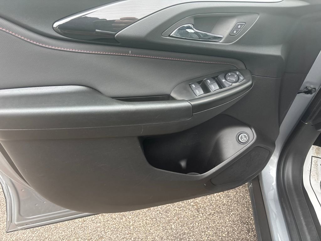 Used 2023 Chevrolet TrailBlazer RS w/ Sun and Liftgate Package image 15