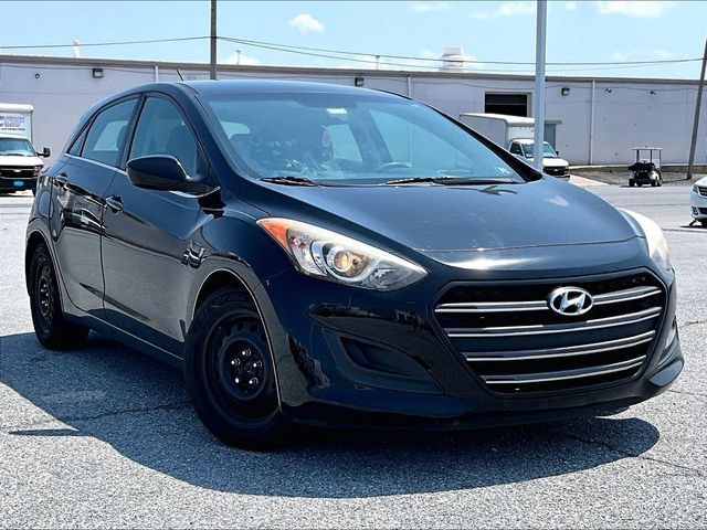 Used 2017 Hyundai Elantra GT FWD image 1