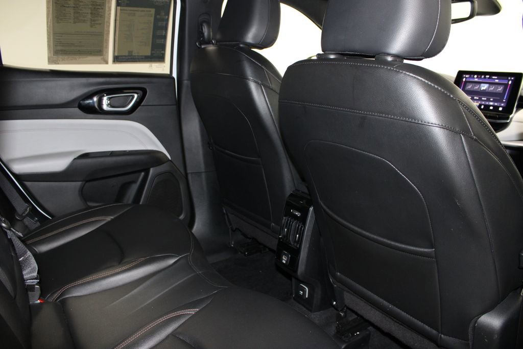 Used 2024 Jeep Compass Limited image 31