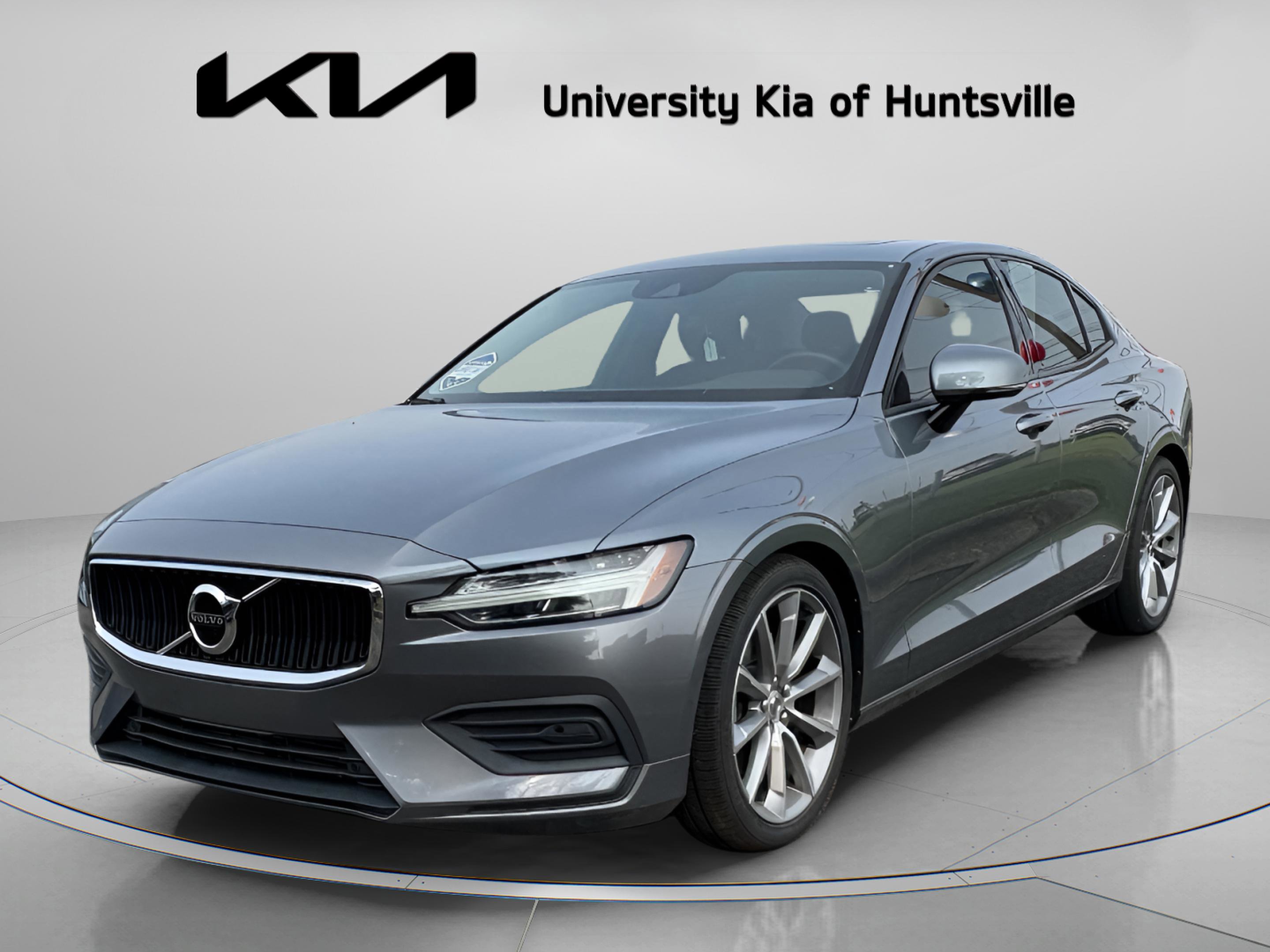 Used 2019 Volvo S60 T5 Momentum w/ Premium Package FWD image 4