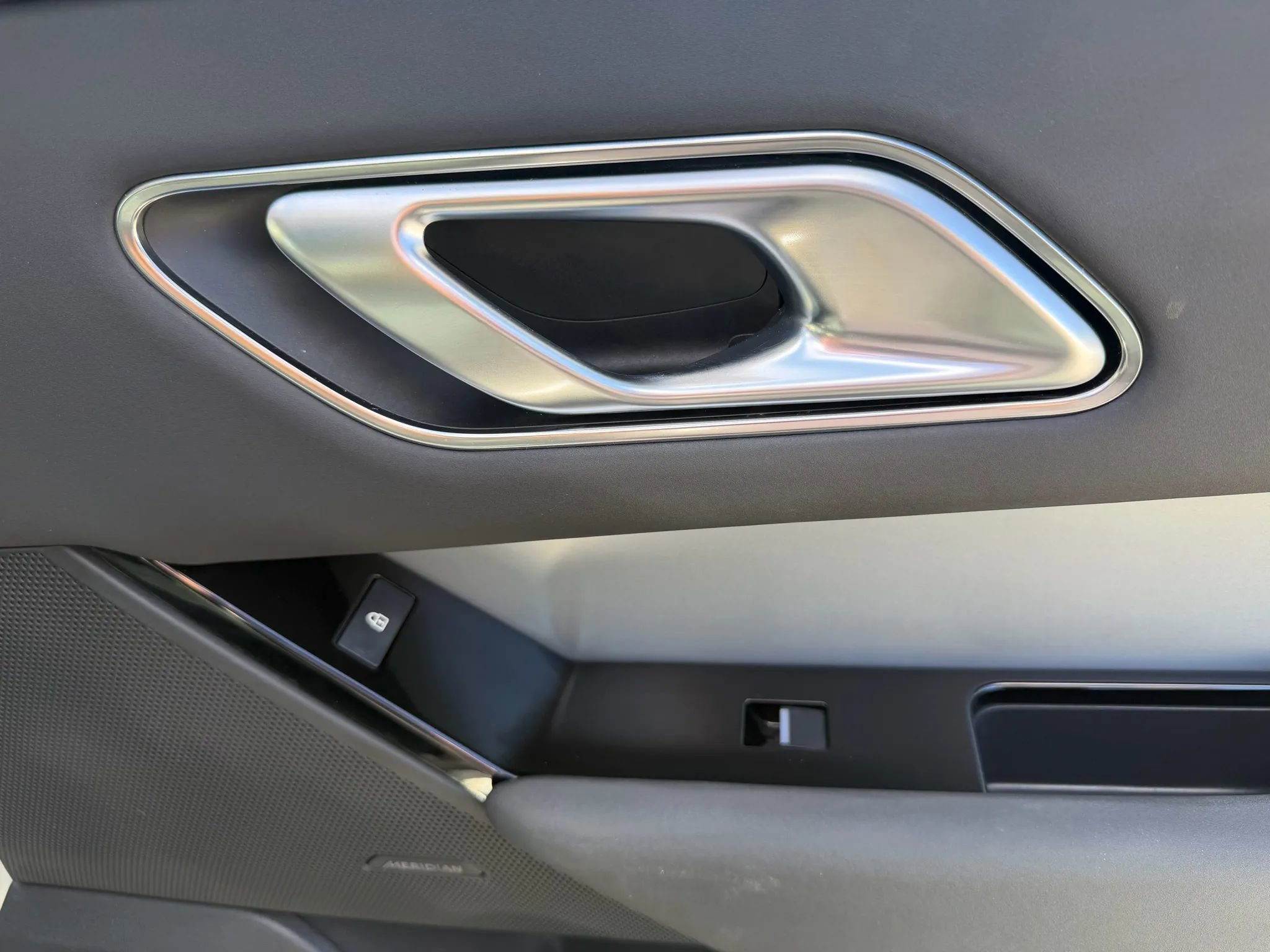 Used 2024 Land Rover Range Rover Velar S image 19