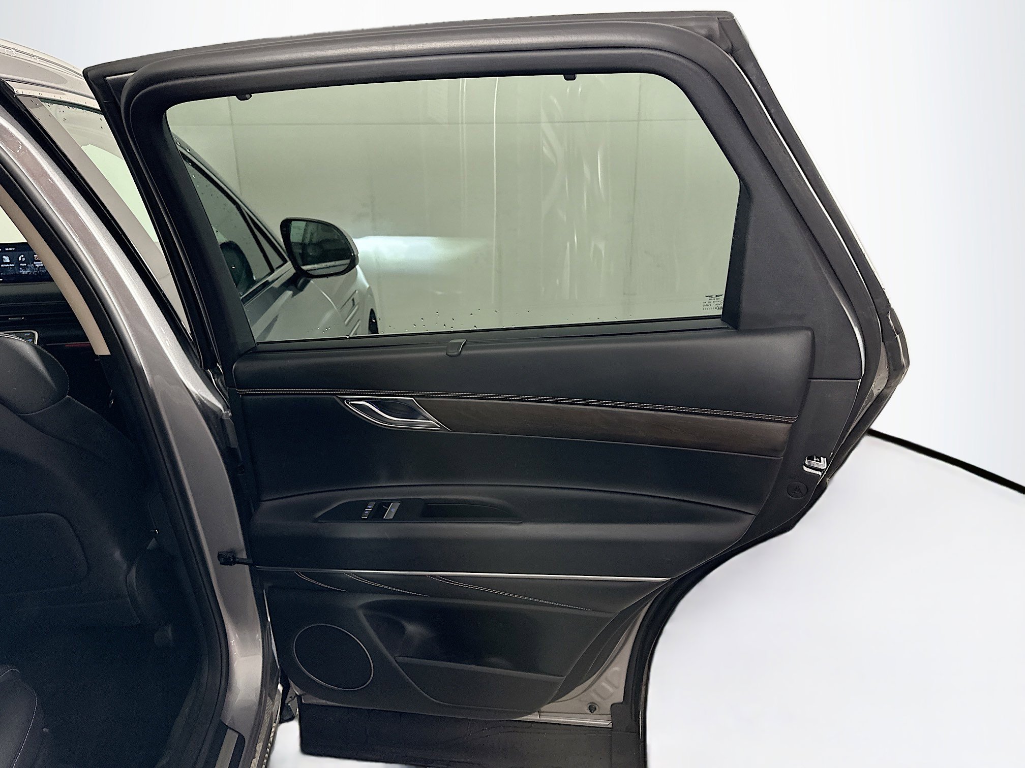 Used 2024 Genesis GV80 2.5T image 30