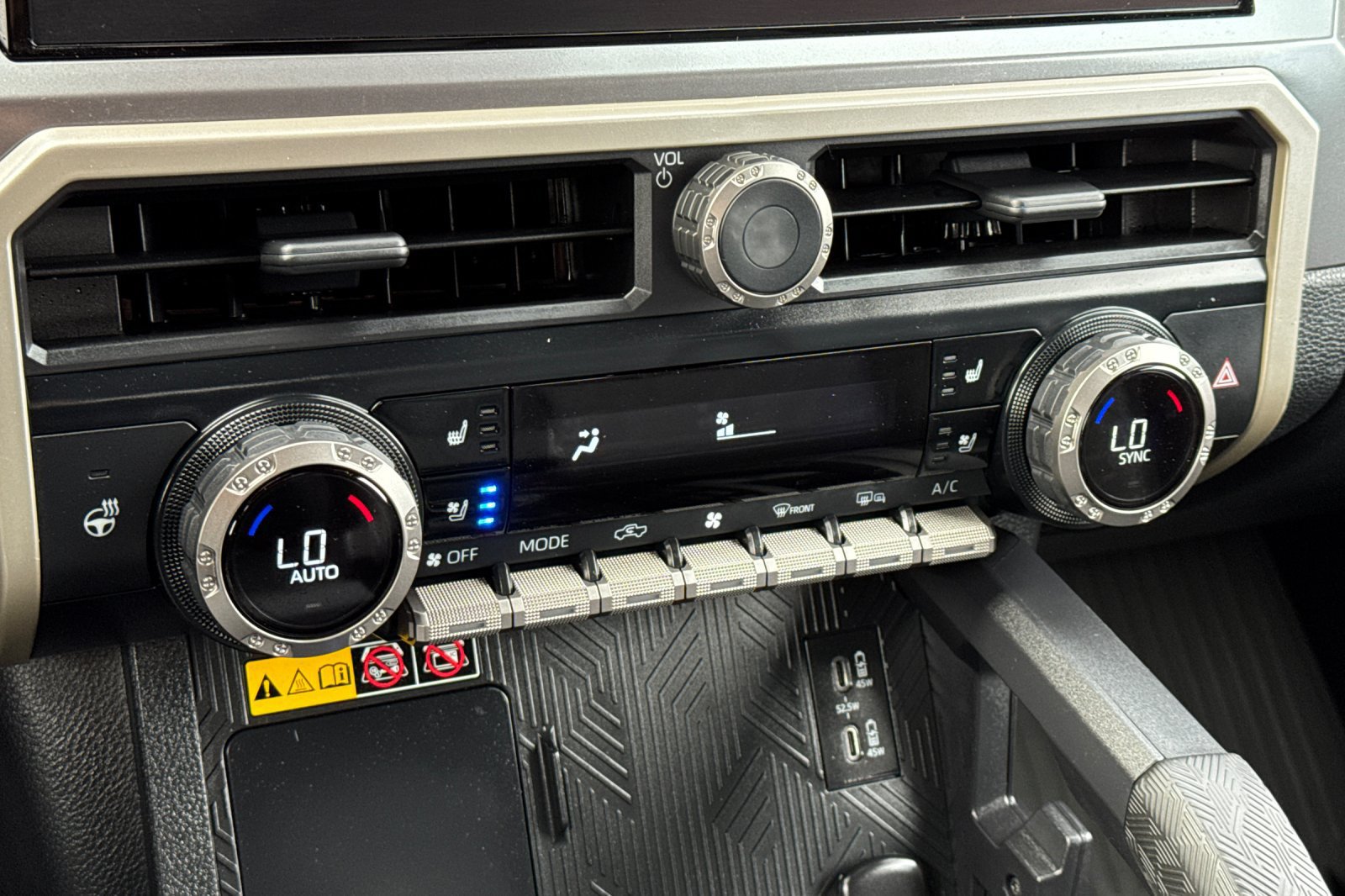 Certified 2025 Toyota Tacoma TRD Off-Road AWD/4WD image 24