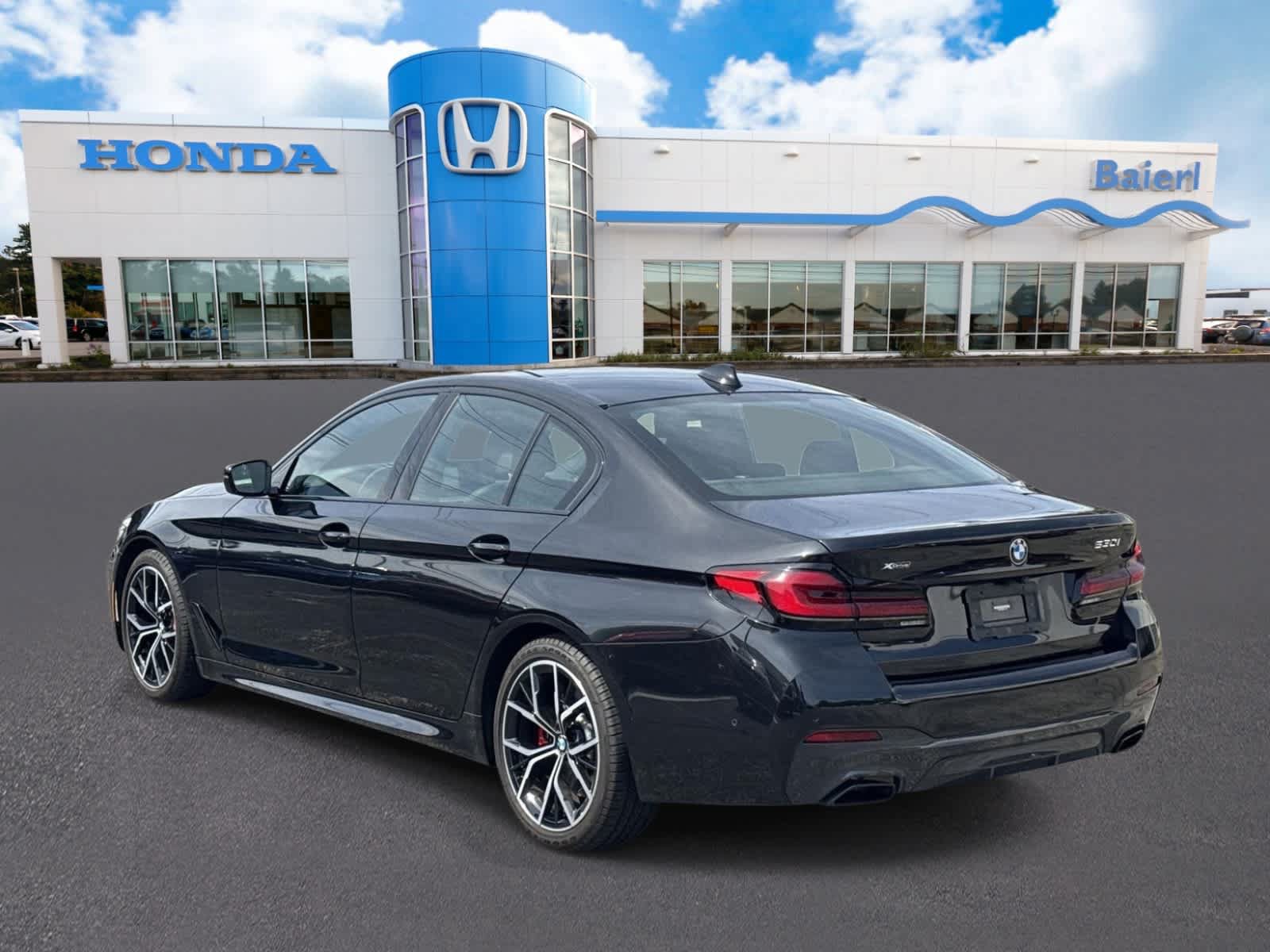 Used 2022 BMW 530i xDrive w/ M Sport Package AWD/4WD image 3
