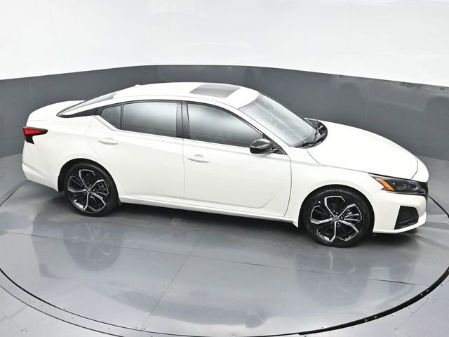 Used 2025 Nissan Altima 2.5 SR w/ SR Premium Package FWD image 34