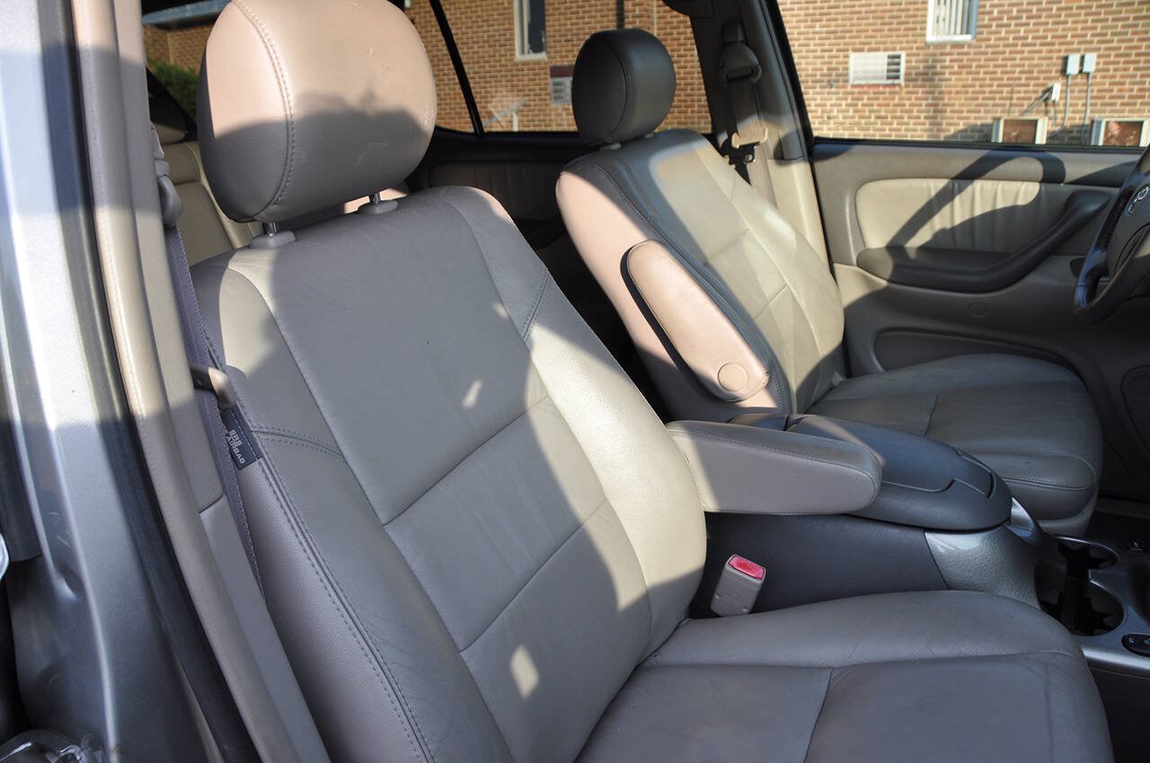 Used 2005 Toyota Sequoia Limited AWD/4WD image 32