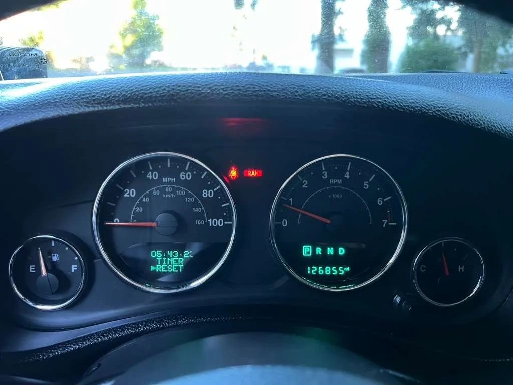 Used 2014 Jeep Wrangler Unlimited Sahara w/ Max Tow Package image 8