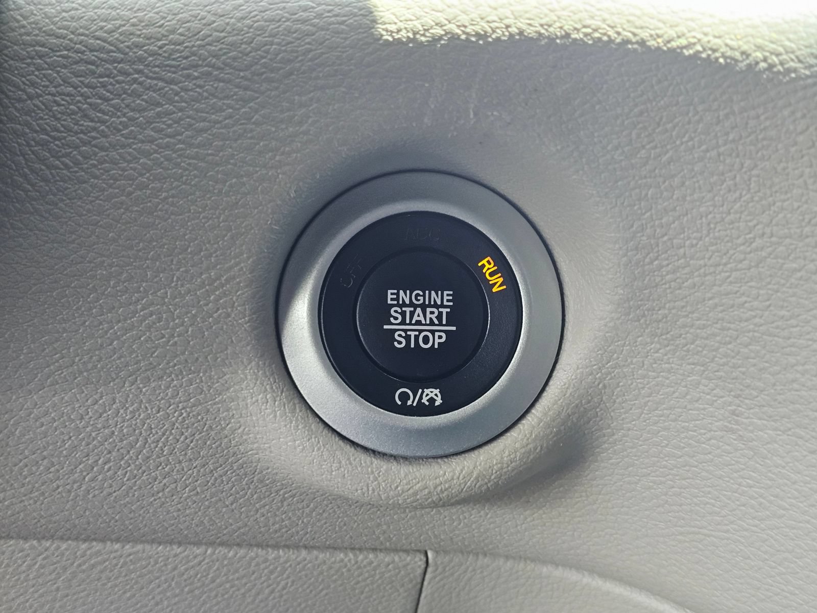 Used 2024 Chrysler Pacifica Touring-L FWD image 16