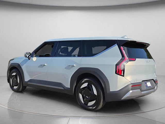 Used 2024 Kia EV9 Light Long Range RWD image 6