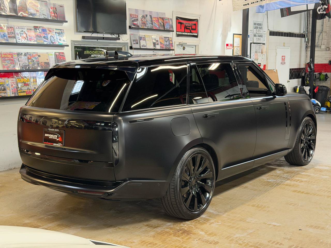 Used 2023 Land Rover Range Rover Long Wheelbase SE AWD/4WD image 6