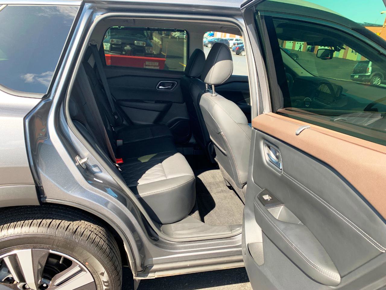 Used 2023 Nissan Rogue Platinum AWD/4WD image 17