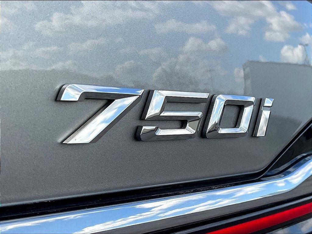Used 2022 BMW 750Li xDrive AWD/4WD image 24