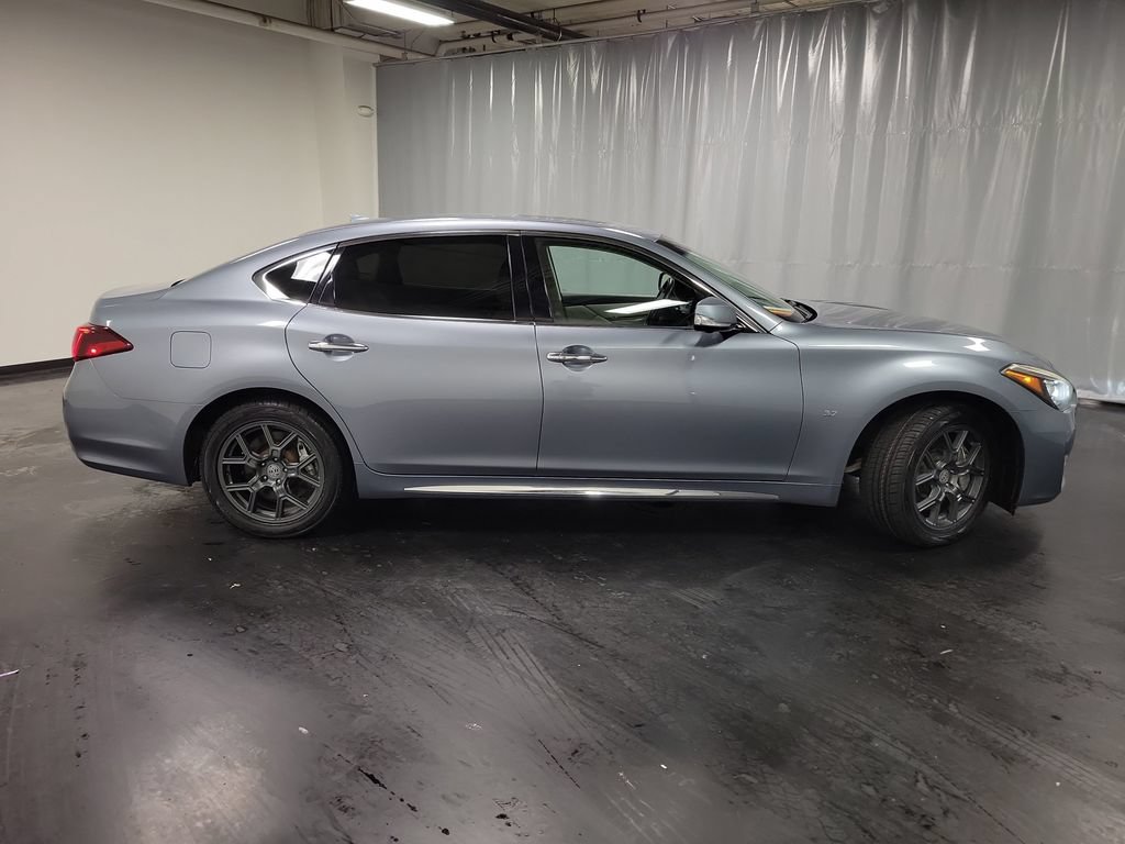 Used 2017 INFINITI Q70 L 3.7 AWD/4WD image 10