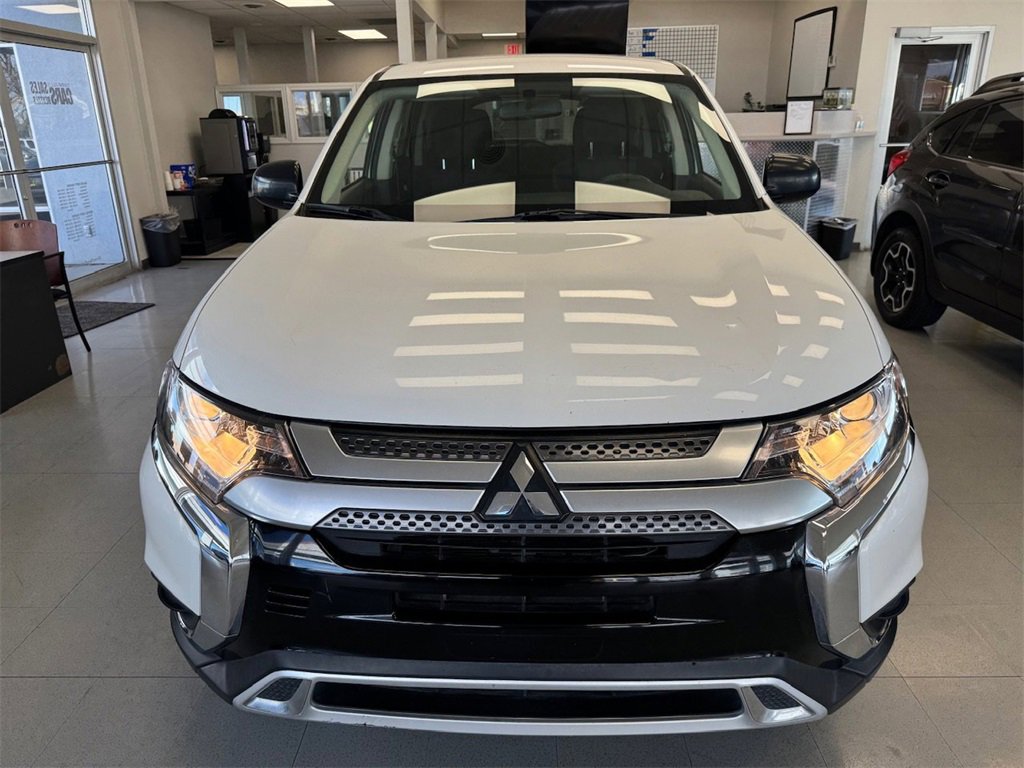 Used 2020 Mitsubishi Outlander ES image 2