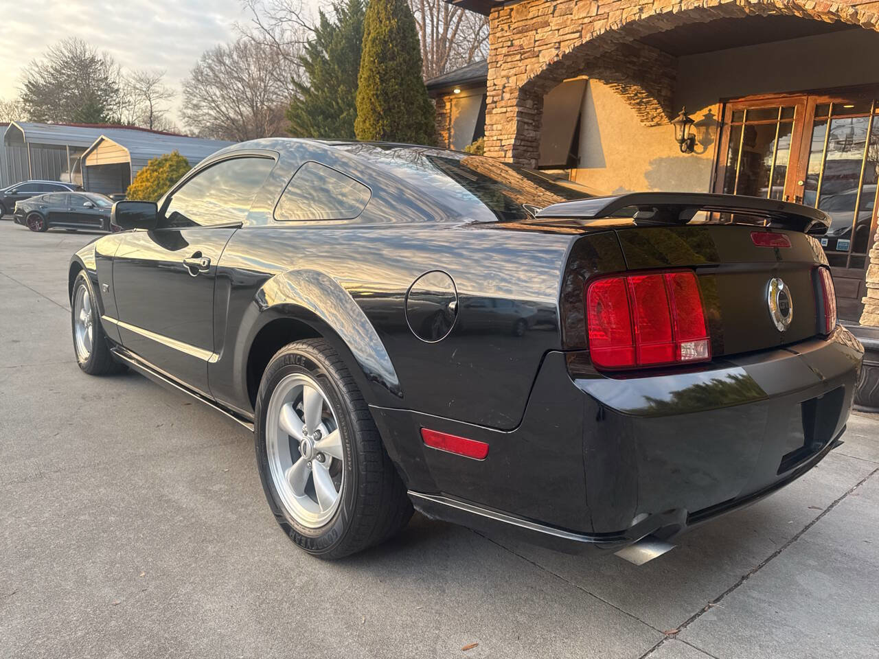 Used 2007 Ford Mustang GT RWD image 3