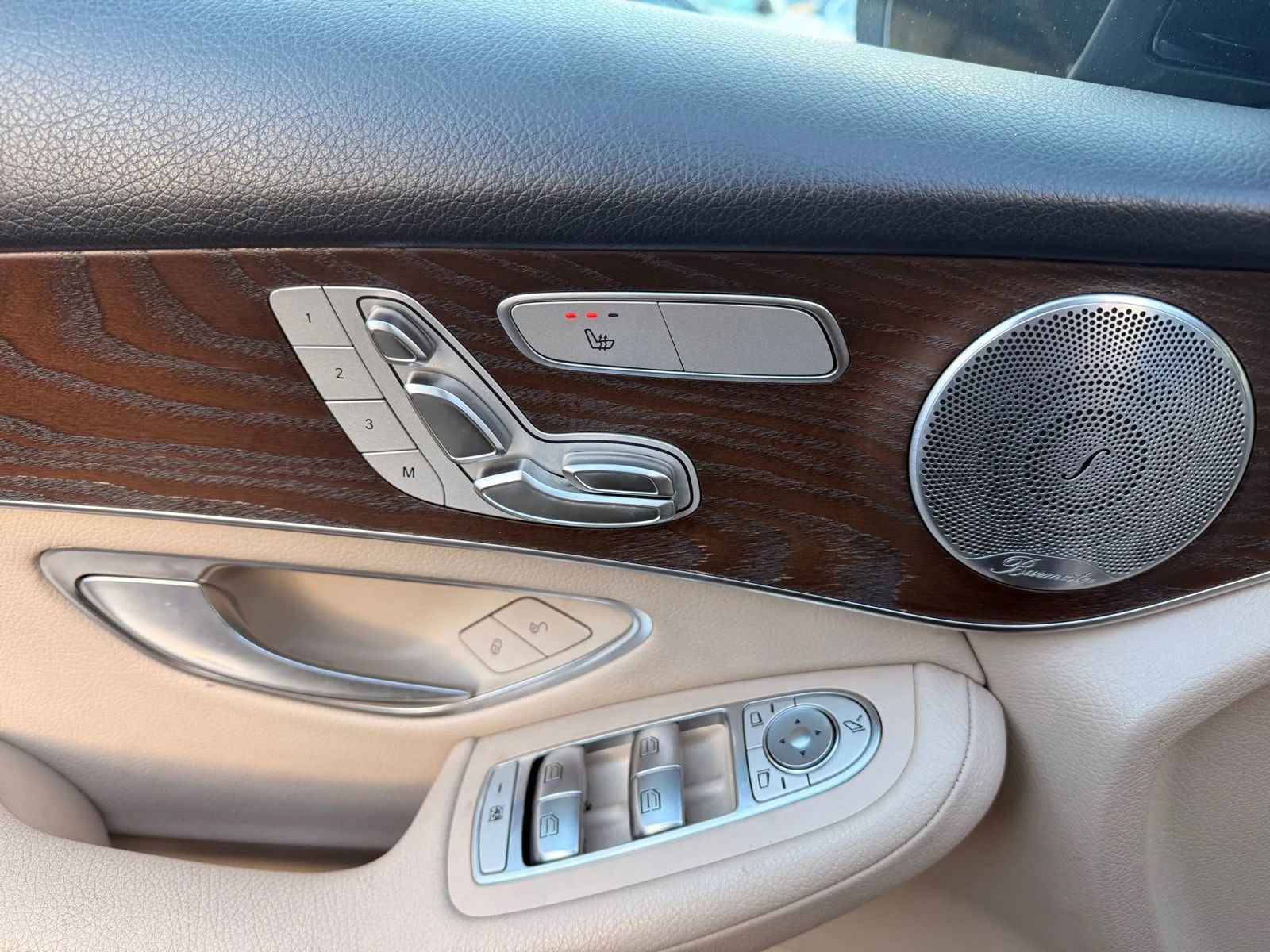Used 2019 Mercedes-Benz GLC 300 4MATIC w/ Multimedia Package image 9