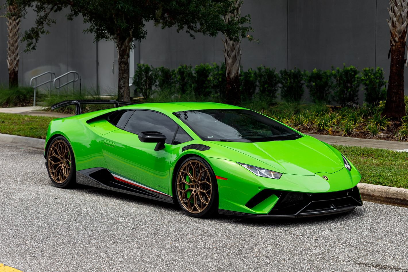Used 2018 Lamborghini Huracan Performante AWD/4WD image 15