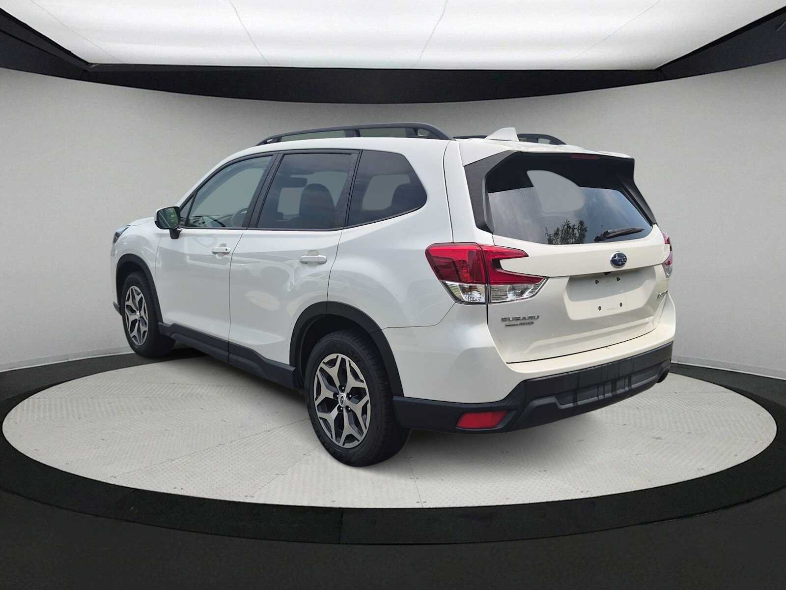 Used 2023 Subaru Forester Premium AWD/4WD image 6